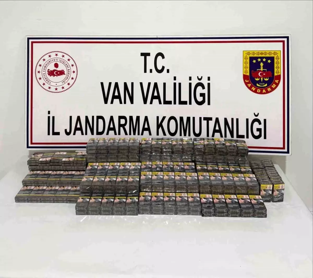 Van'da Kaçak Sigara Operasyonu: 8 Şüpheli Yakalandı