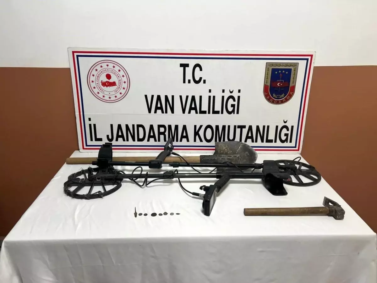 Van'da Tarihi Eser Kaçakçılığı Operasyonu: 4 Gözaltı