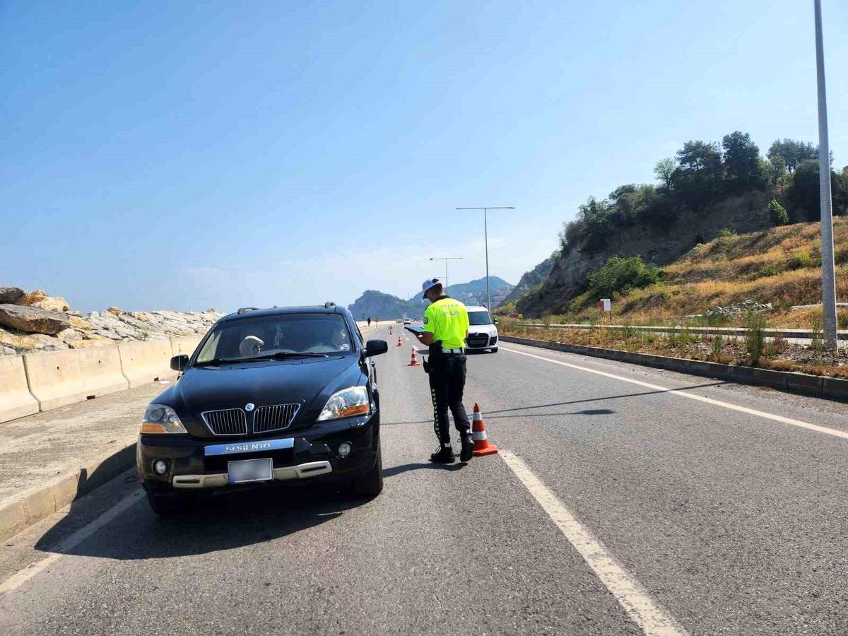 Zonguldak'ta Trafik ve Uyuşturucu Denetimleri: 37 Gözaltı, Kaçak Ocağa Müdahale