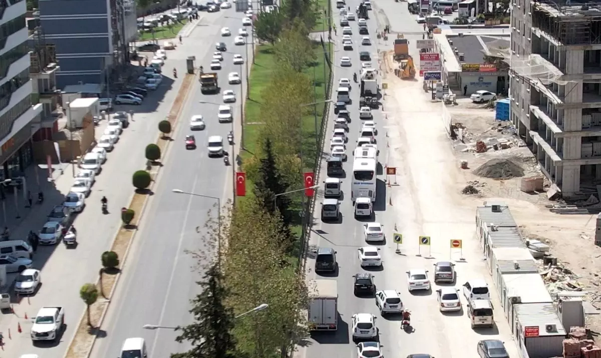Adıyaman'da Trafik Yoğunluğu Sürücüleri Çileden Çıkarıyor