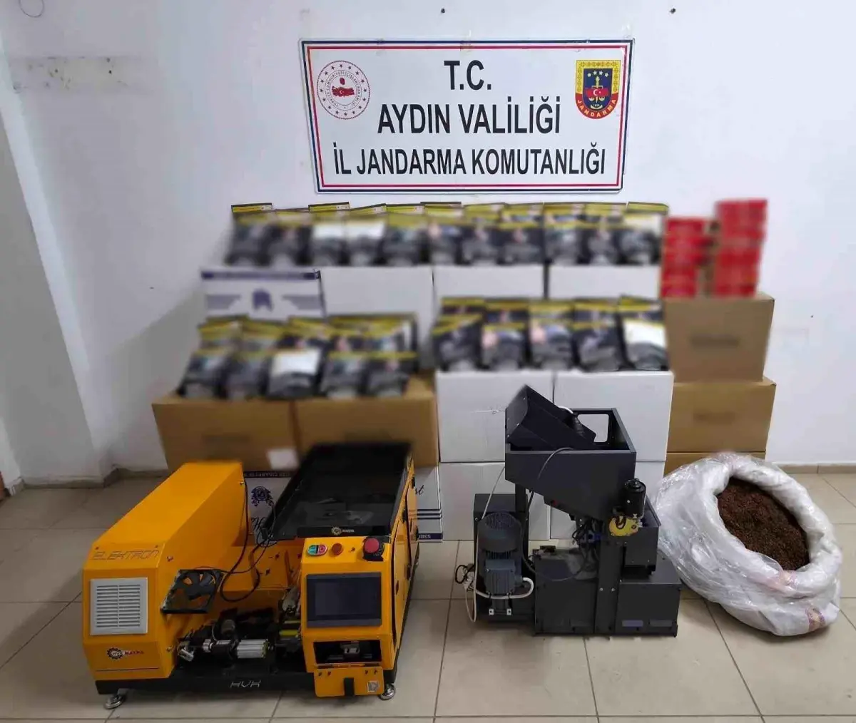 Aydın'da Kaçak Tütün Operasyonu: 39 Kilo Tütün ve Binlerce Makaron Ele Geçirildi
