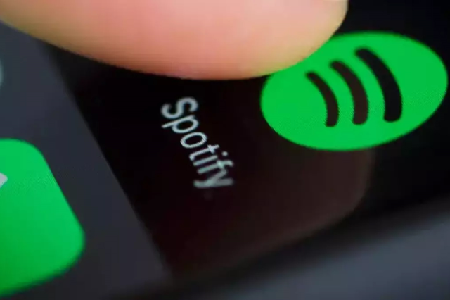 bakan ersoy bastirdi spotify masaya oturdu 18961637 4613 m