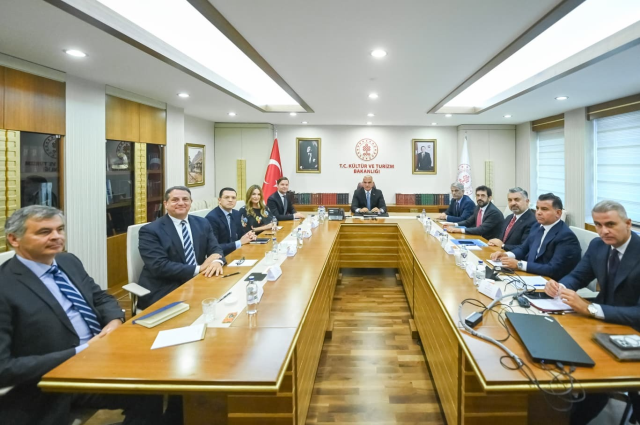 bakan ersoy bastirdi spotify masaya oturdu 18961637 8514 m