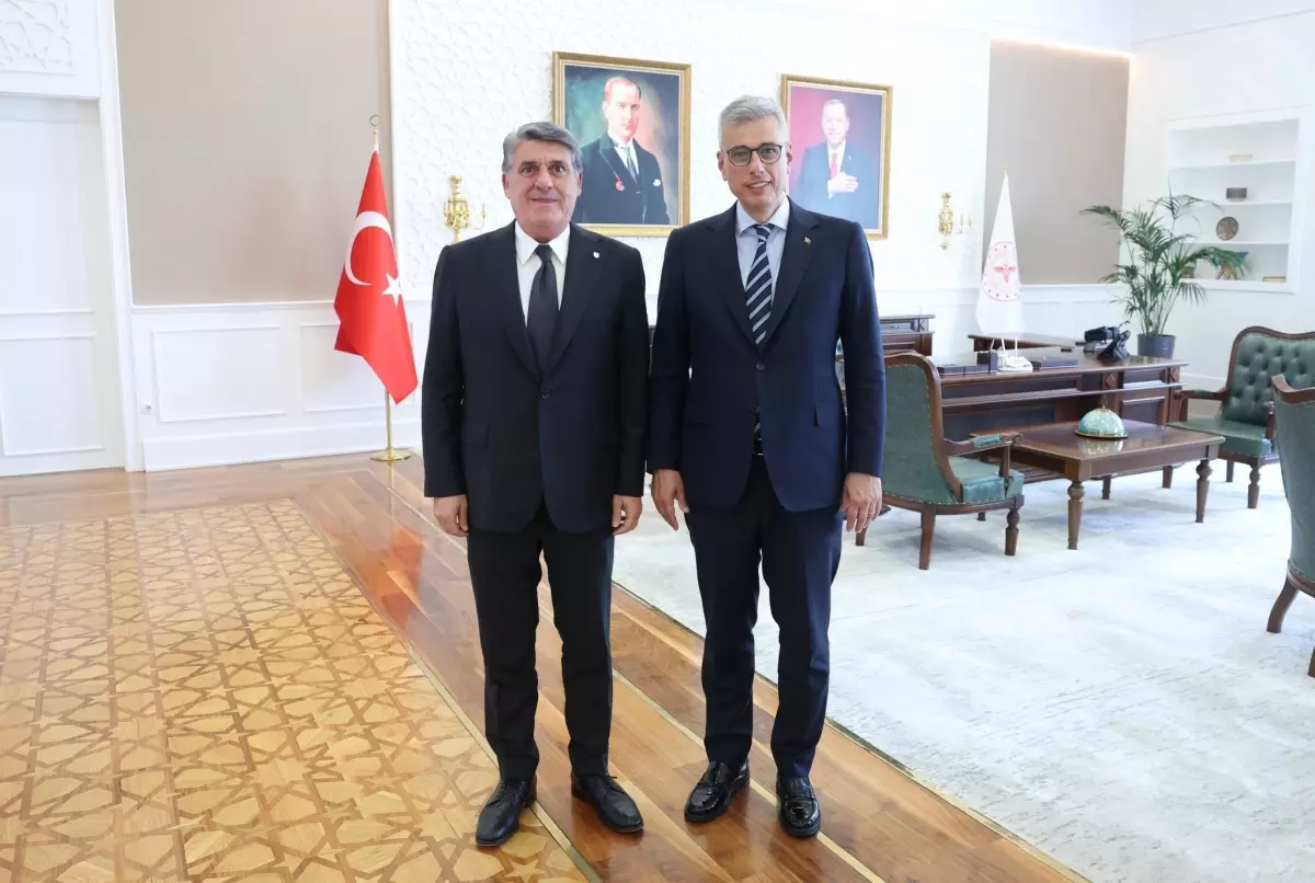 Sağlık Bakanı Memişoğlu, Beşiktaş Kulübü Başkanı Adalı'yı kabul etti