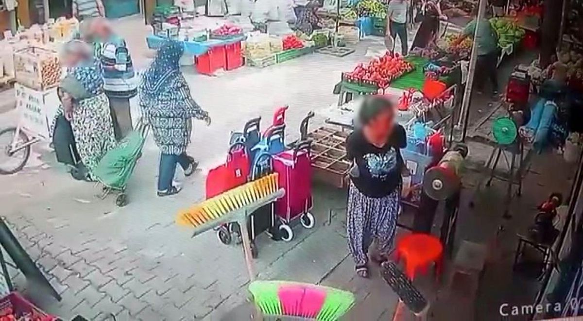Balıkesir'de Pazar Arabasının Hırsızlığı Güvenlik Kamerasında