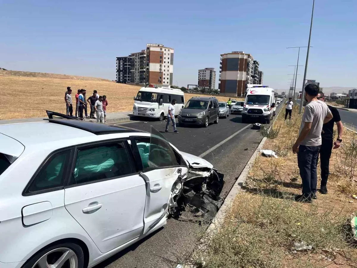 Batman-Hasankeyf Kara Yolunda Zincirleme Trafik Kazası: 2 Yaralı
