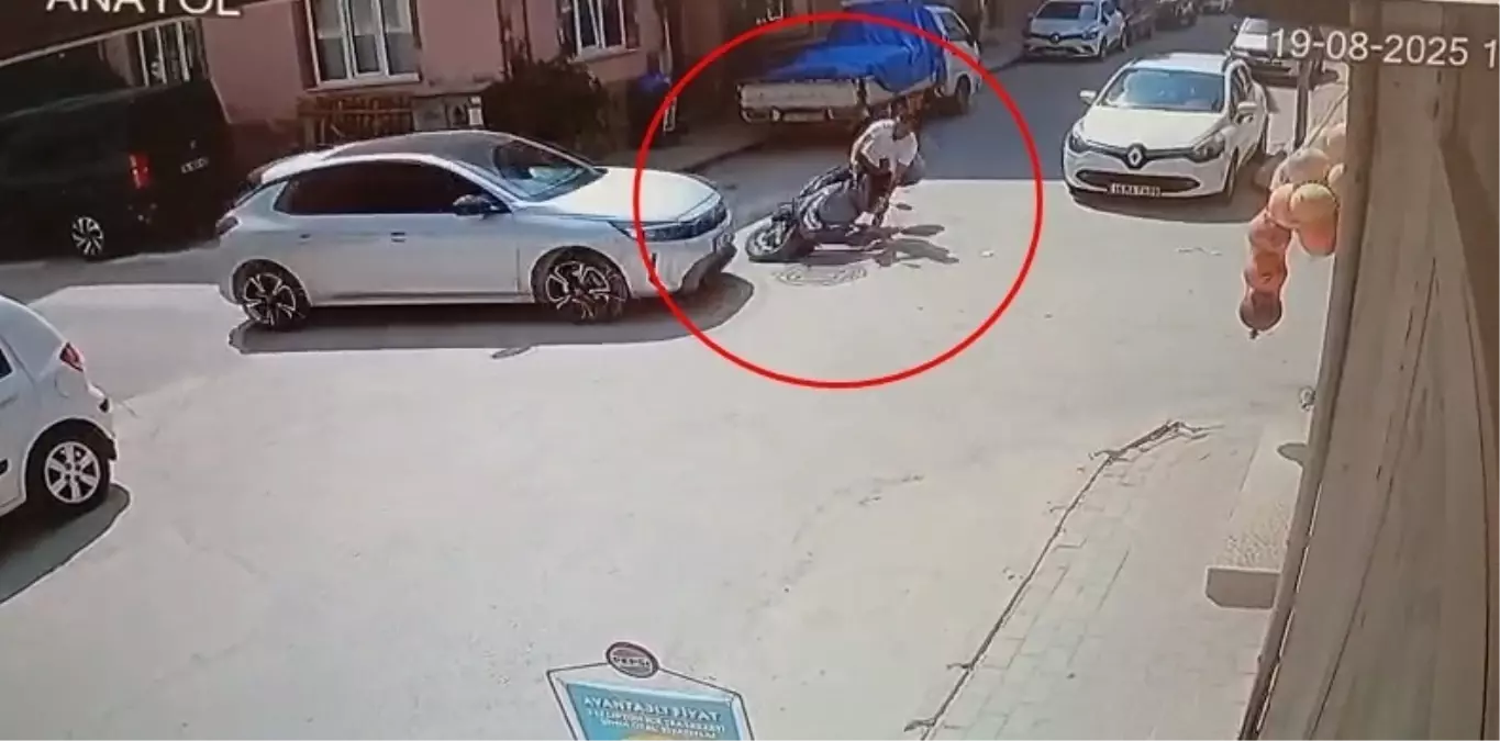 İnegöl'de Motosiklet ve Otomobil Çarpıştı: Bir Yaralı