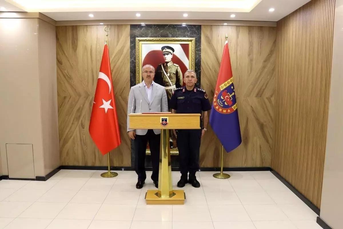 Çanakkale Valisi'nden Jandarma Komutanı'na Ziyaret