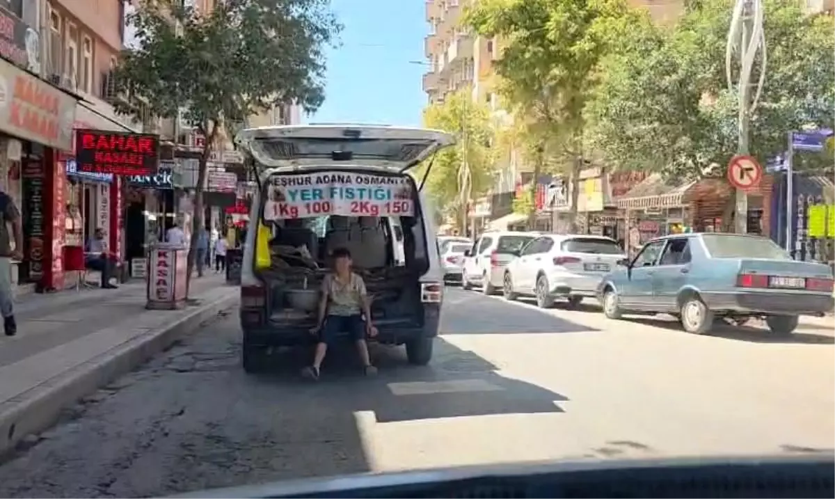 Elazığ'da Çocukların Tehlikeli Araç Yolculuğu Kamerada