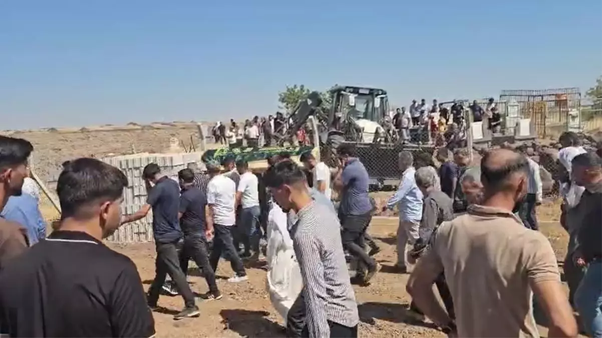 12 yaşındaki Zeynep Sut'un cenazesi toprağa verildi