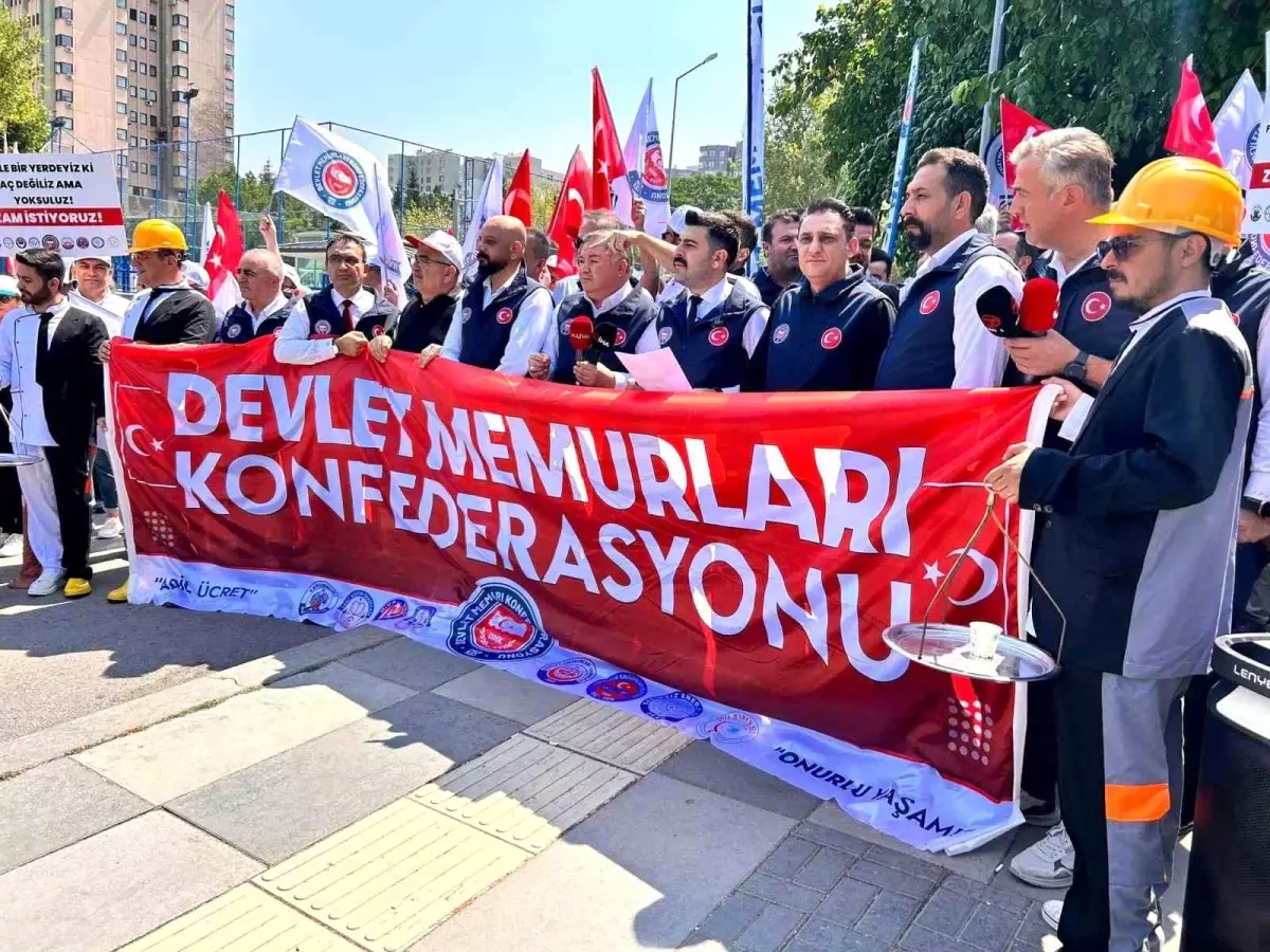 Memurlar Düşük Zam Teklifine Eylemle Tepki Gösterdi