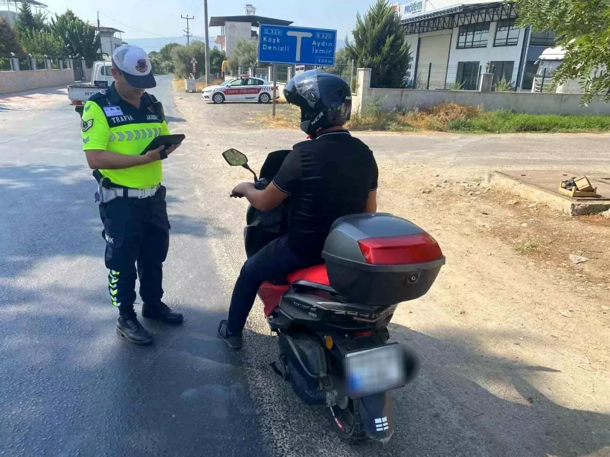 Efeler'de Motosiklet Sürücülerine Bilgilendirme Faaliyeti