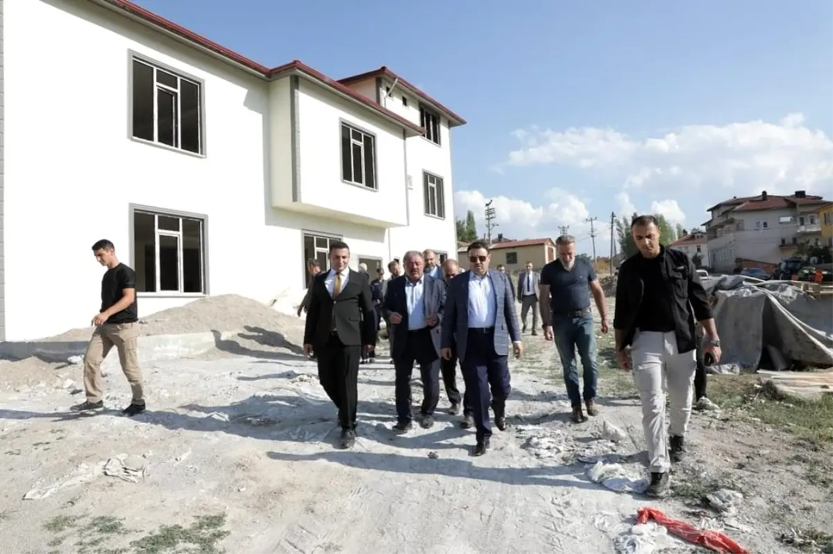Kütahya Valisi Işın, Gürpınar Köyü'ndeki Sosyal Tesis İnşaatını İnceledi