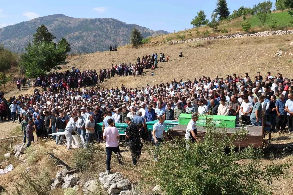 Adana'da Feci Kaza: 5 Kişi Hayatını Kaybetti