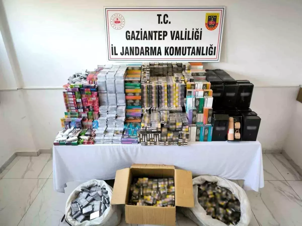 Gaziantep'te Jandarma Kaçak Sigara ve Eşyaları Ele Geçirdi