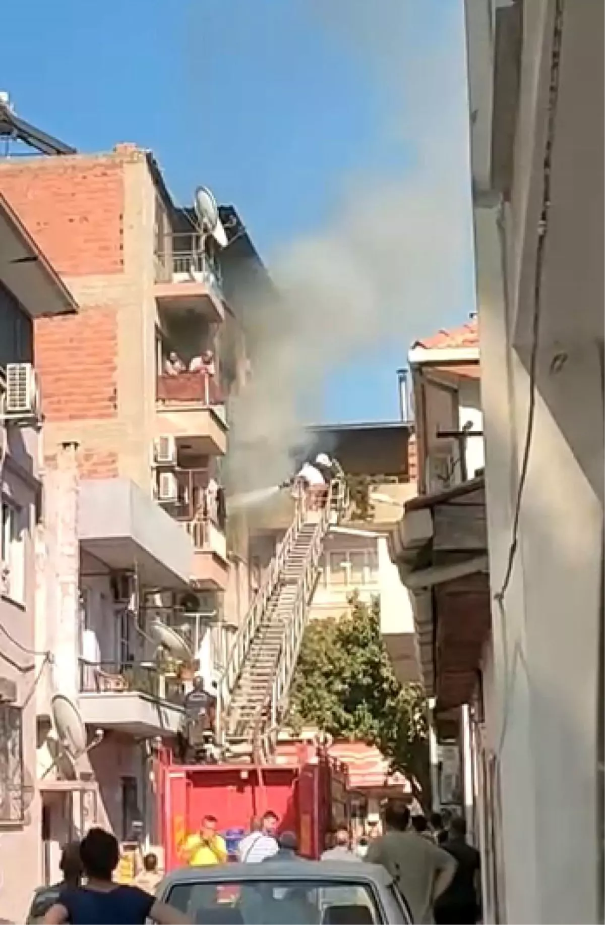 Aydın'da Apartmanda Yangın: 2 Yaralı