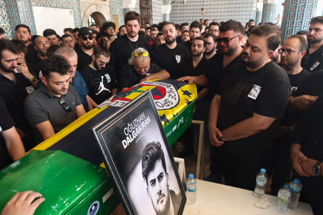 'Jrokez' lakaplı yayıncı Oğuzhan Dalgakıran son yolculuğuna uğurlandı