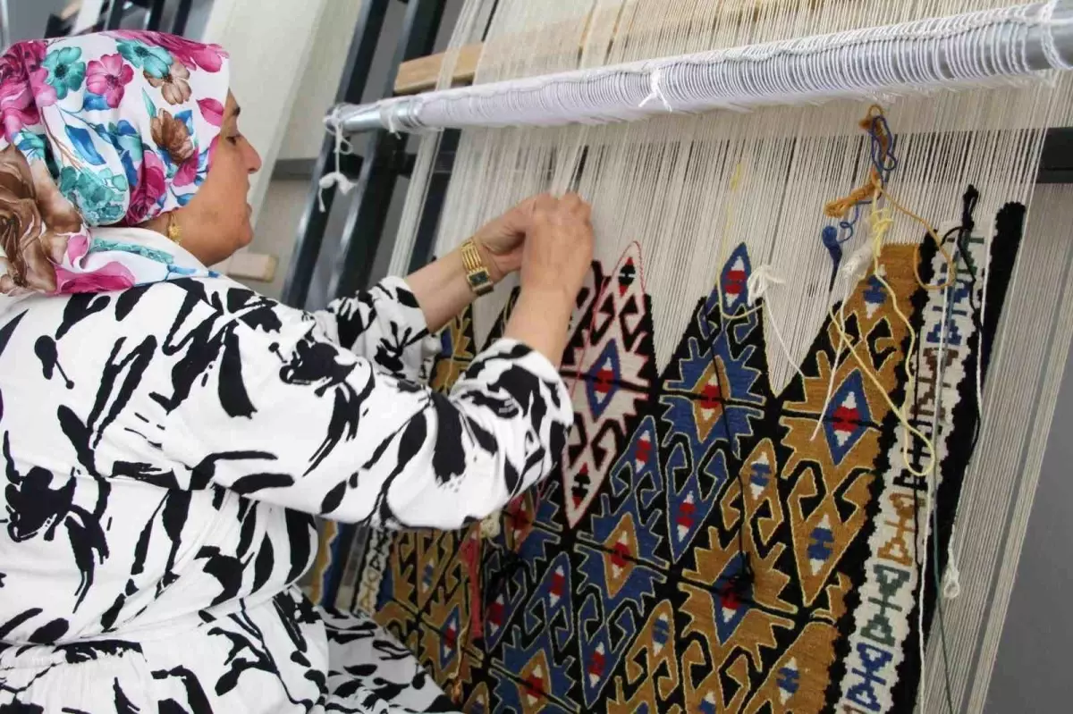 Şırnak'ta Kadınlar Jirki Kilimi ile Tarihi Geleceğe Taşıyor