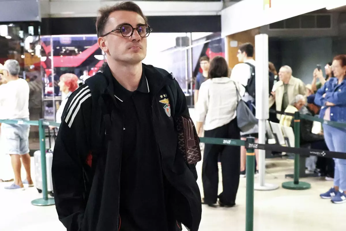 Benfica havaalanından paylaştı! Kerem Aktürkoğlu İstanbul'a geliyor