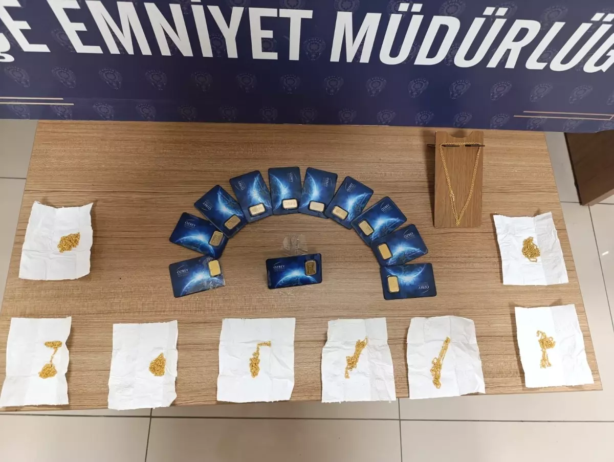 Kastamonu'da Kuyumcuya Sahte Altın Satmaya Çalışan 3 Şüpheli Yakalandı