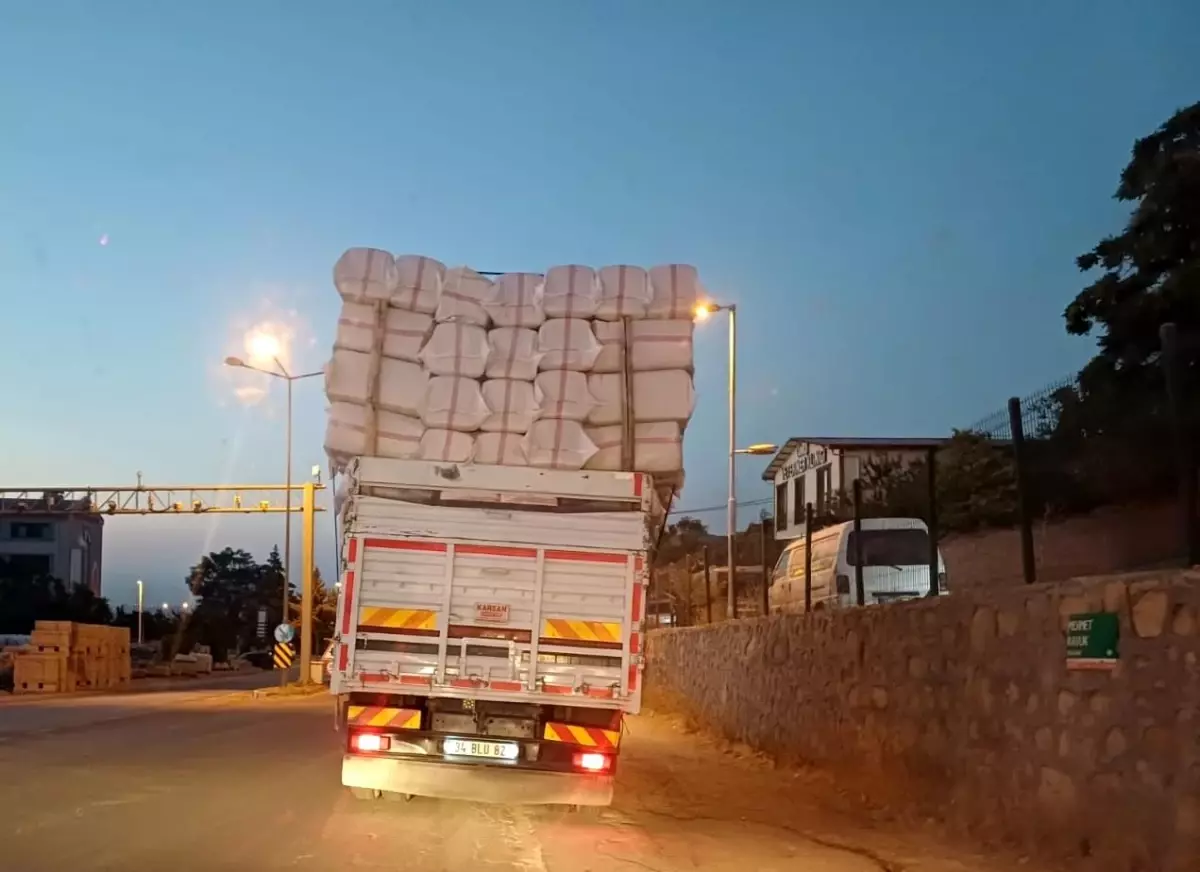 Malatya'da Saman Yüklü Kamyonet Tehlikeli Seyir Halindeydi