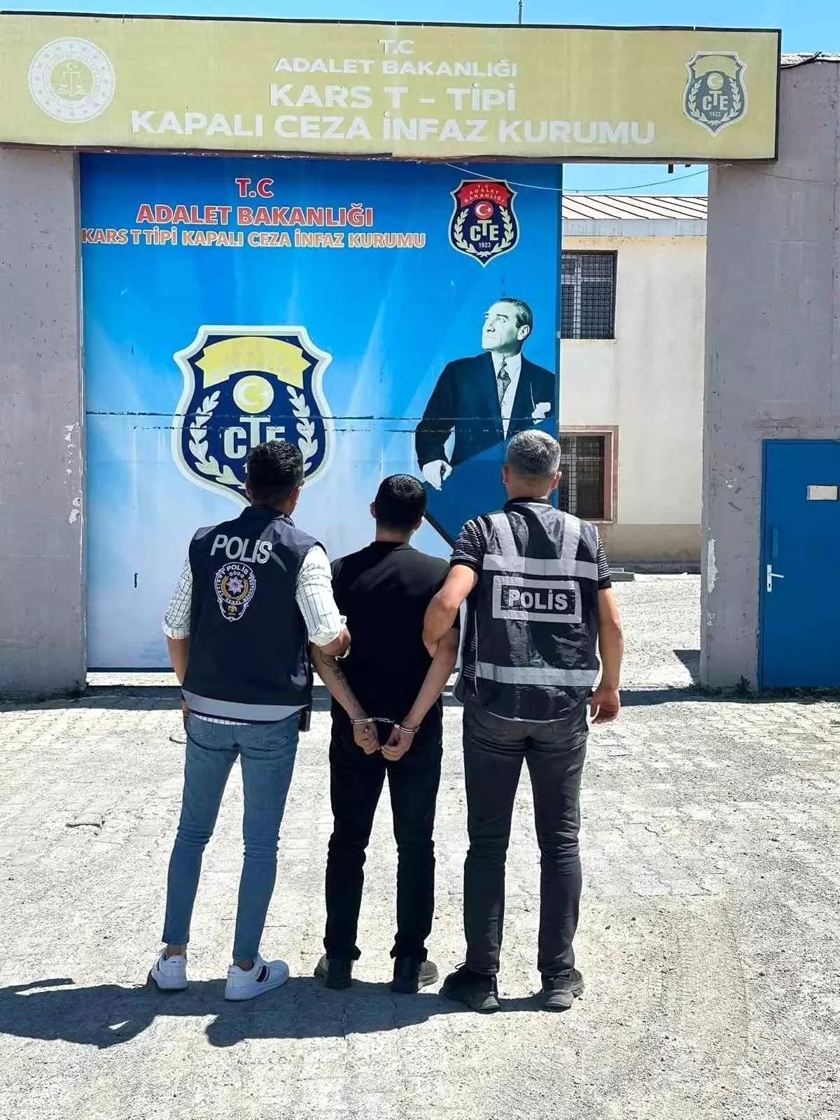 Sahte Kimlikle Gürcistan'a Kaçmaya Çalışan Şahıs Kars'ta Yakalandı