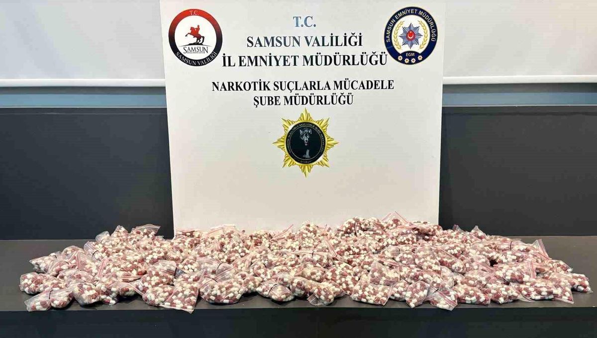 Samsun'da Narkotik Polisi Uyuşturucu Operasyonu: 11 Bin 300 Sentetik Ecza Ele Geçirildi