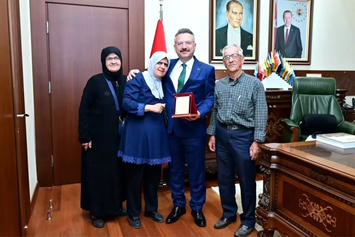 Şehit Polis Memuru Aziz Oray'ın Ailesi Eskişehir Valisi'ni Ziyaret Etti