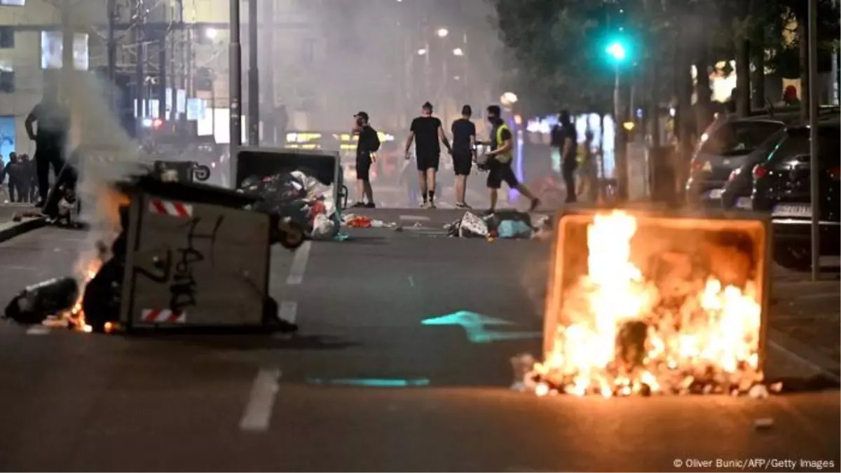 Sırbistan'da Hükümet Karşıtı Protestolar Şiddet İçeriyor