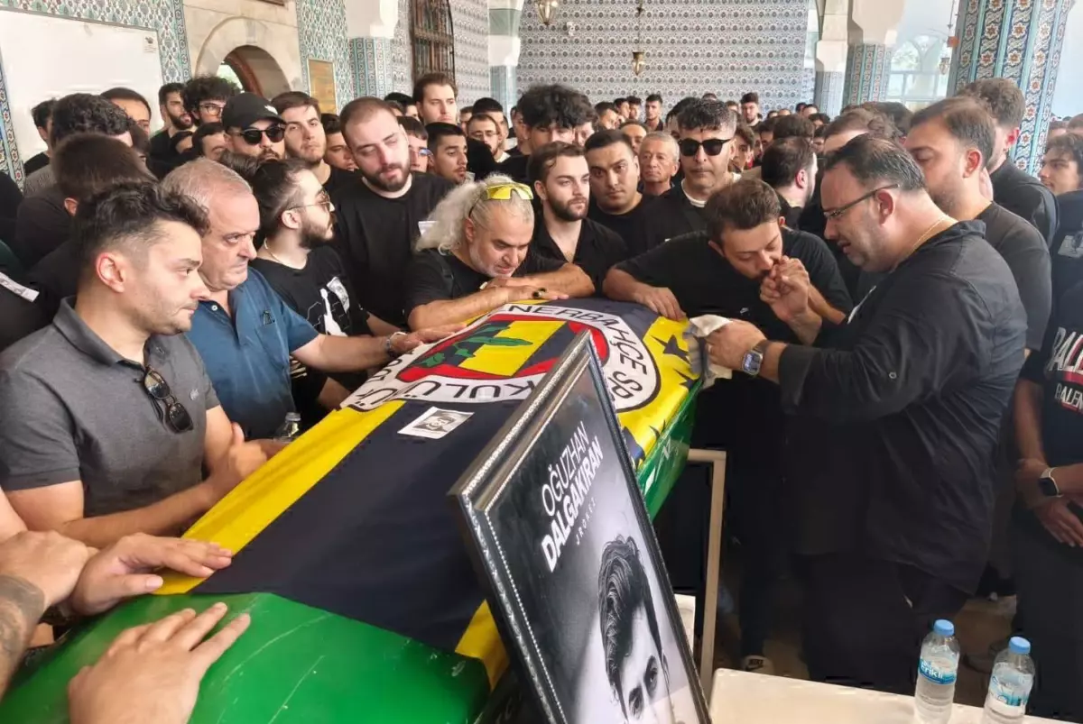 Sosyal Medya Yayıncısı Oğuzhan Dalgakıran Son Yolculuğuna Uğurlandı