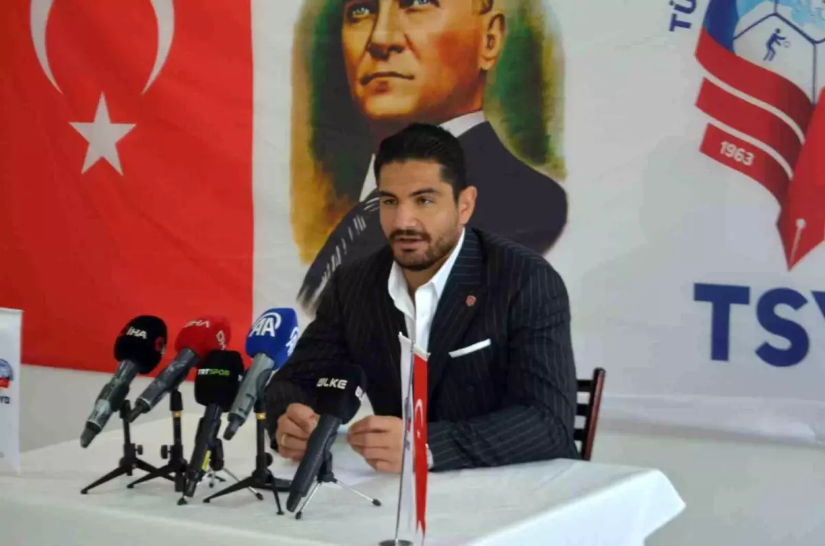 Türk Güreşi'nde 12 İl ve 2,250 Sporcu: Taha Akgül'ün Başarıları