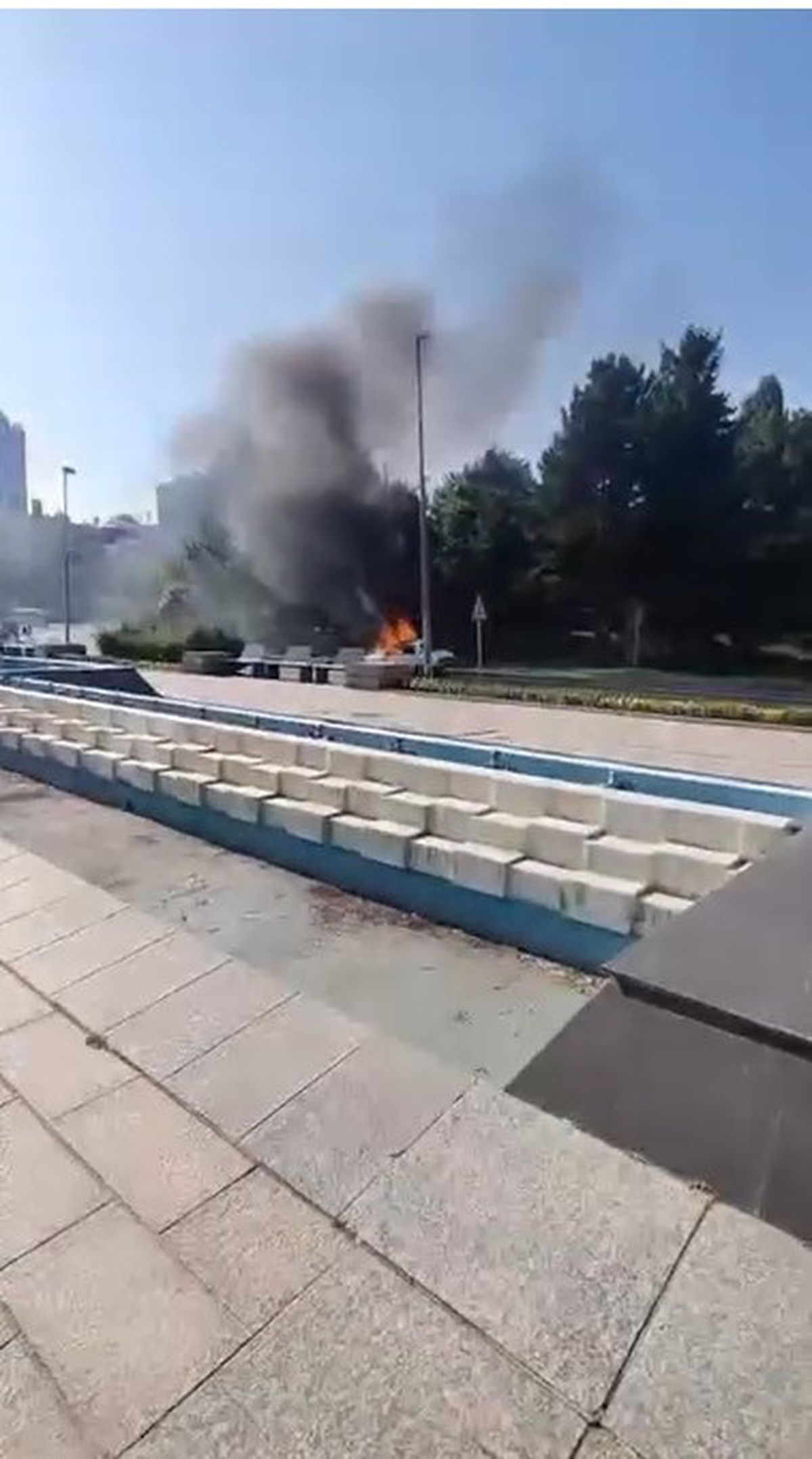 Meclis Önünde Otomobil Yakan Kişi Gözaltına Alındı