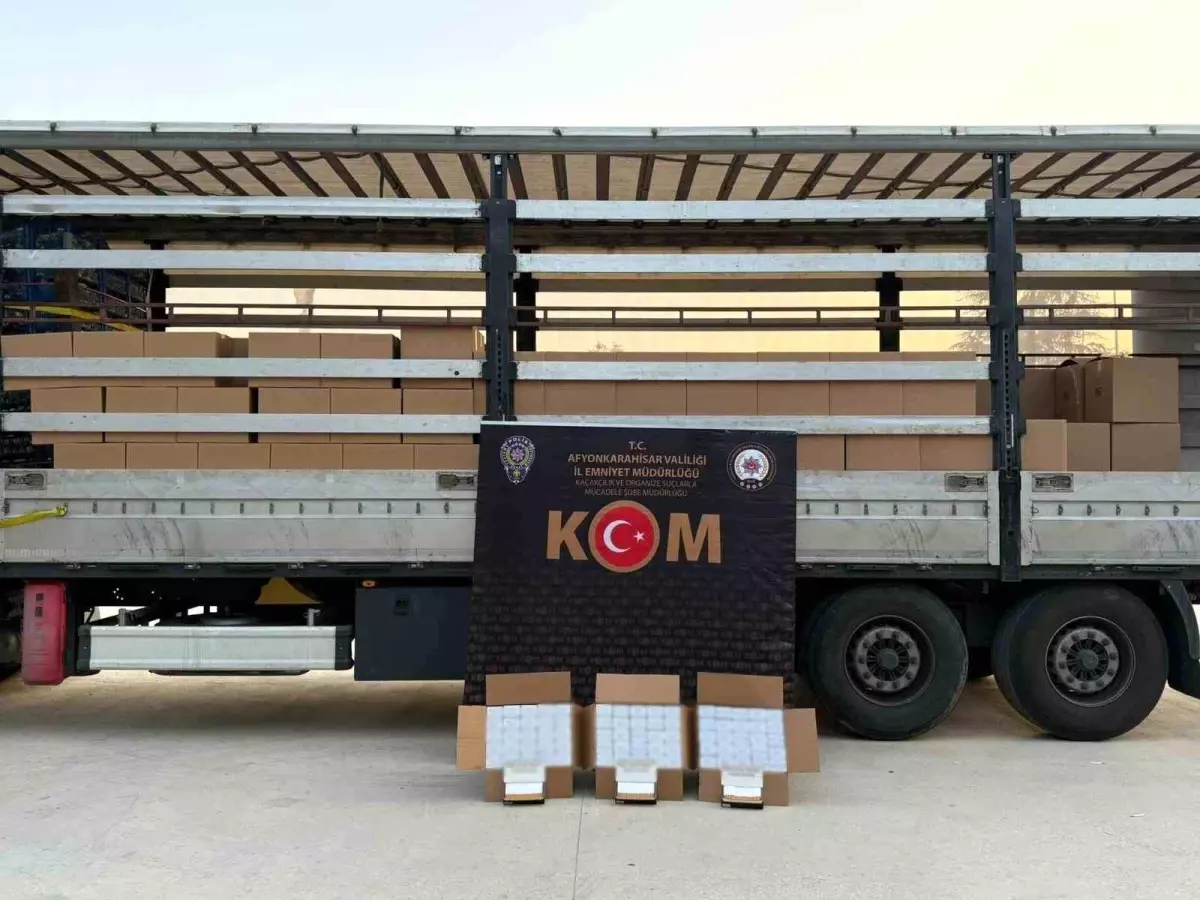 Afyonkarahisar'da Bandrolsüz 4 Milyon 300 Bin Boş Makaron Ele Geçirildi