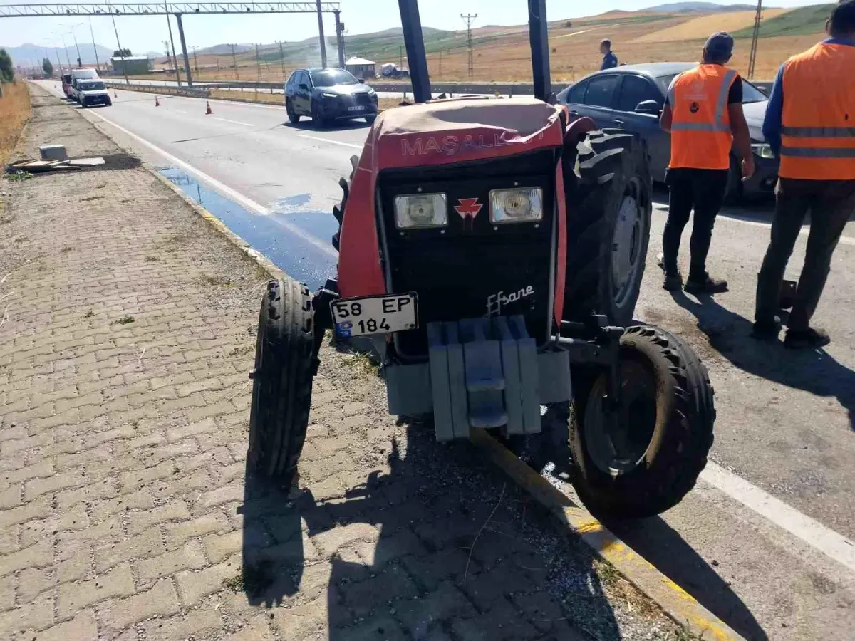 Sivas'ta Trafik Kazasında 3 Kişi Yaralandı