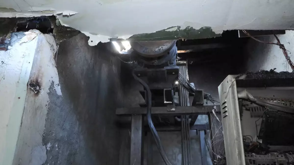 Ümraniye'de 5 Katlı Binada Yangın: Kısa Sürede Söndürüldü
