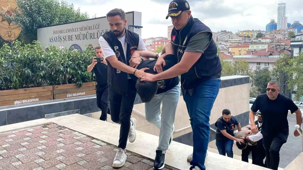 Ümraniye'de Eşini Sokak Ortasında Öldüren Şüpheliler Adliyeye Sevk Edildi