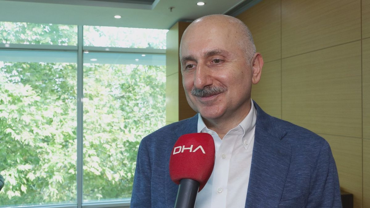 Adil Karaismailoğlu: Tarihi Yarımada'da mutlaka toplu taşımaya odaklı bir ulaşım sistemi kurmak gerekiyor