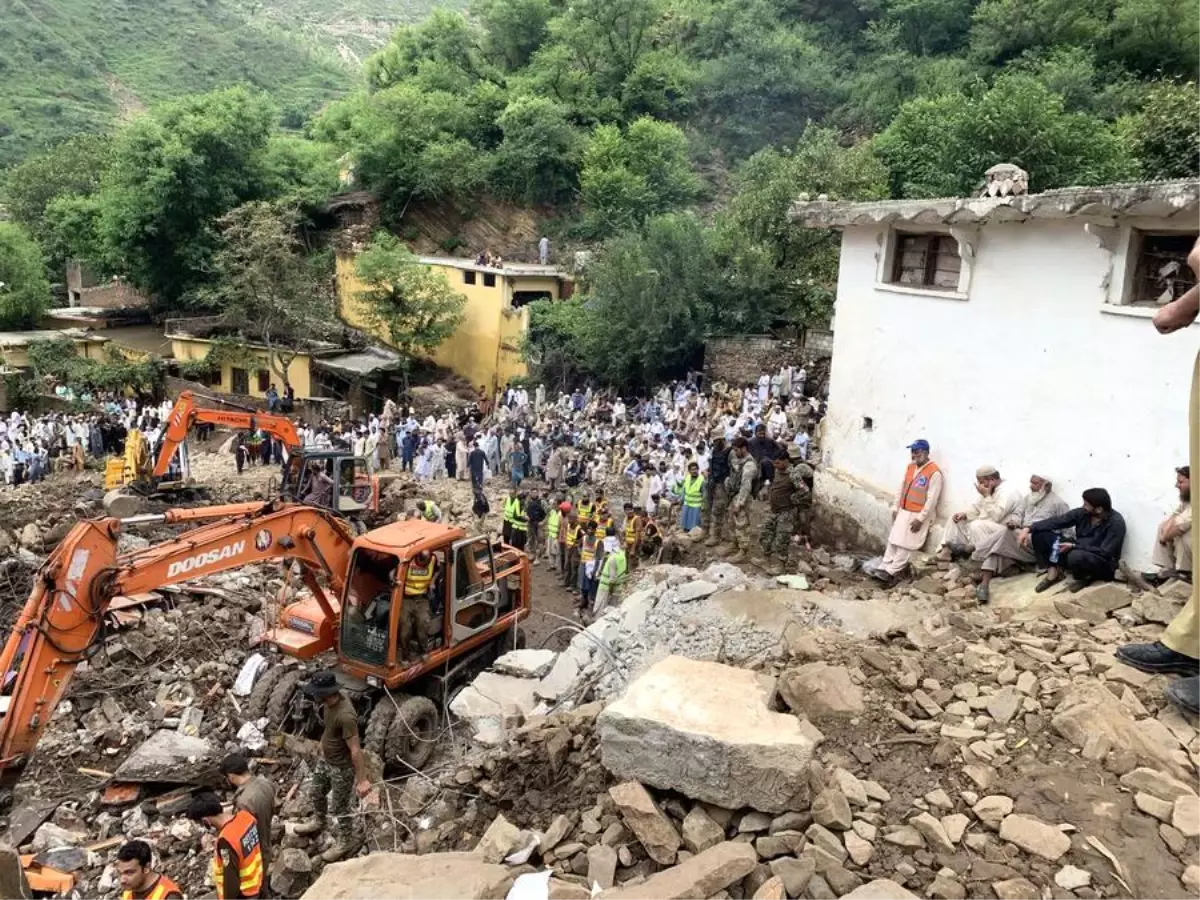 Pakistan'da Muson Yağmurları Can Almaya Devam Ediyor