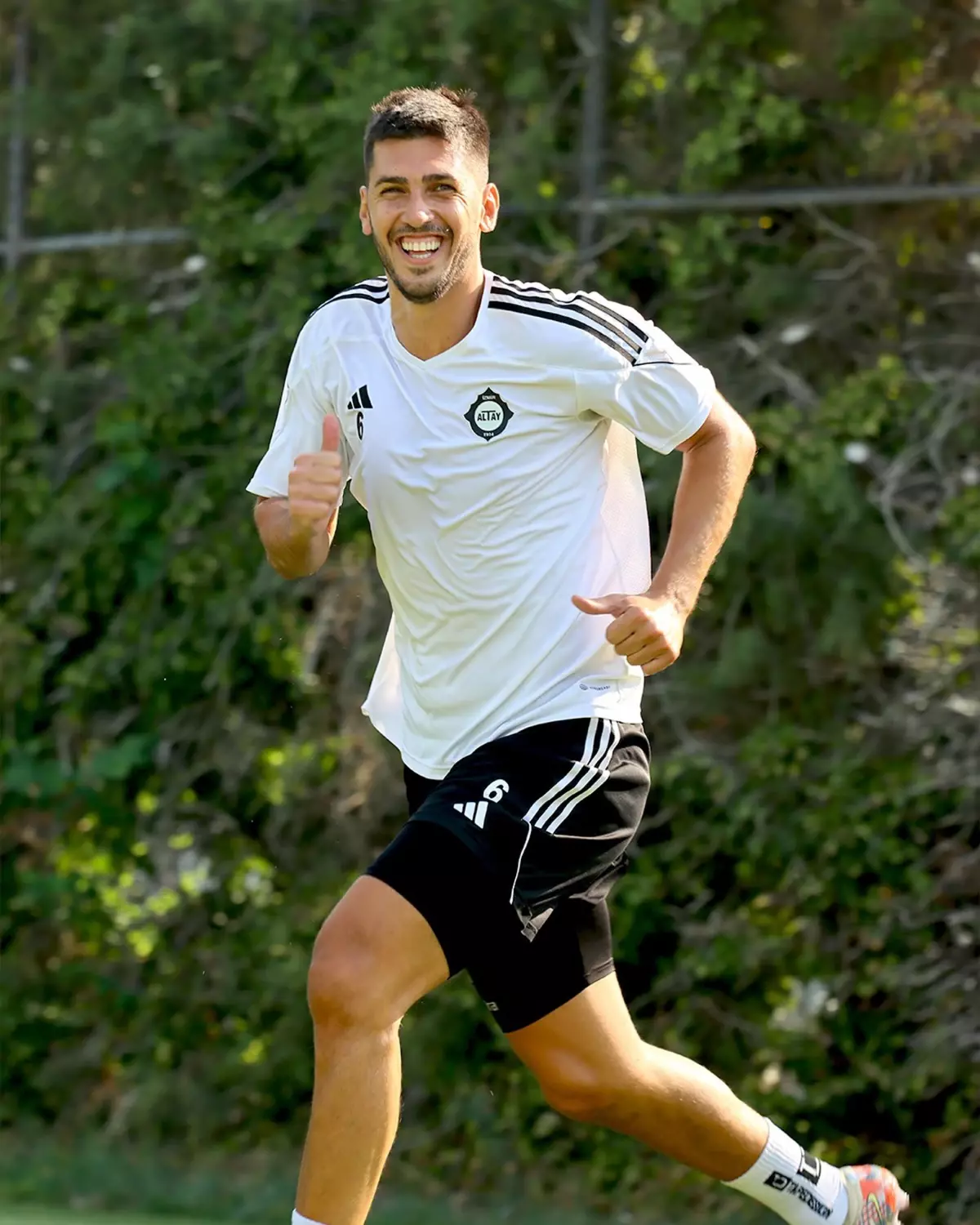 Altay'ın Tecrübeli Futbolcusu Ceyhun Gülselam, Kampı Kaçırdı