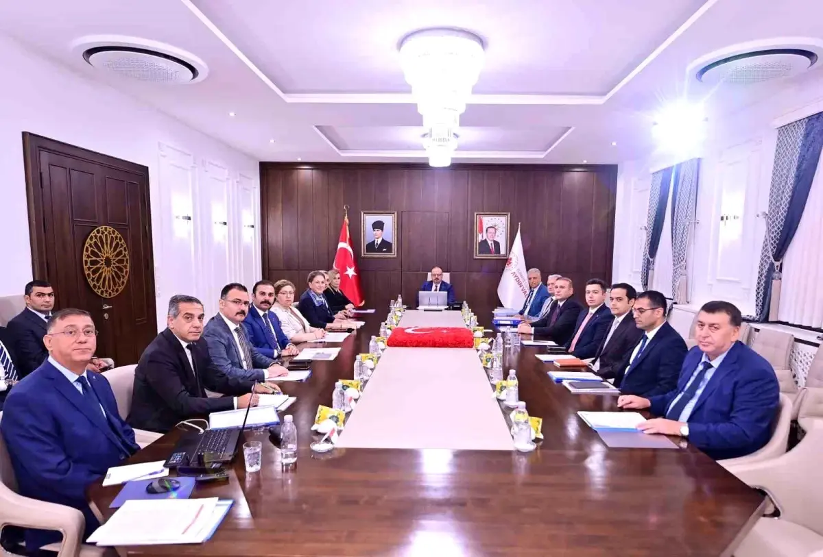 Aydın'da Dar Gelirli Vatandaşlar İçin Sosyal Konut Projeleri Toplantısı