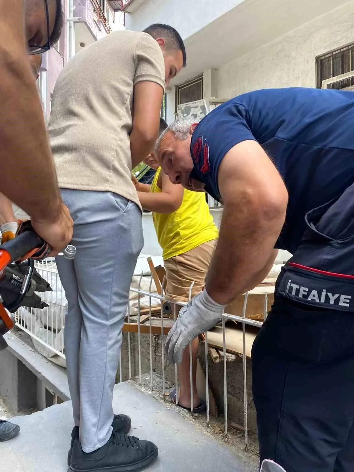 Isparta'da Çocuk Demir Korkuluğa Saplandı