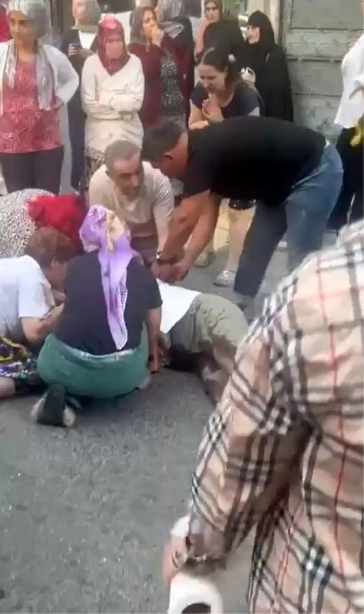 Bağcılar'da Bıçaklama Olayı: Kadın Ağır Yaralandı, Şüpheli Linç Edildi