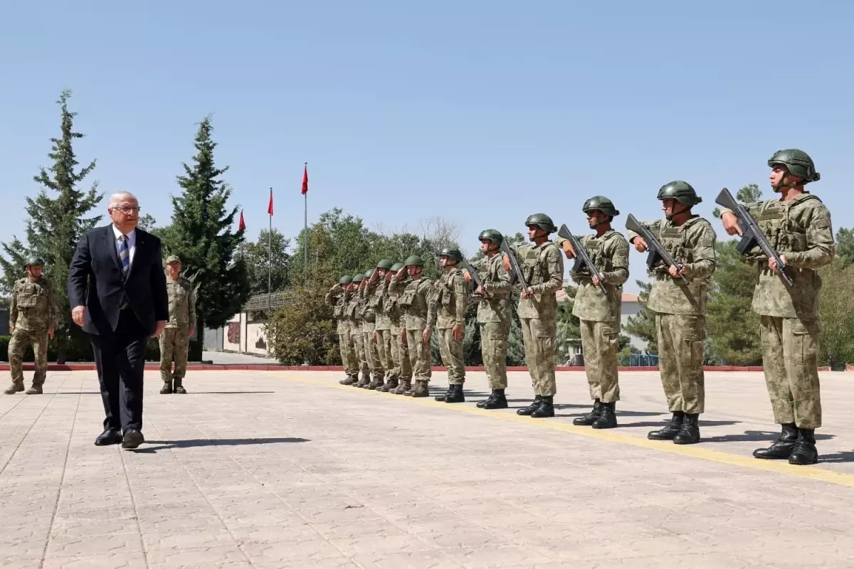 Milli Savunma Bakanı Yaşar Güler Şırnak'ta İncelemelerde Bulundu