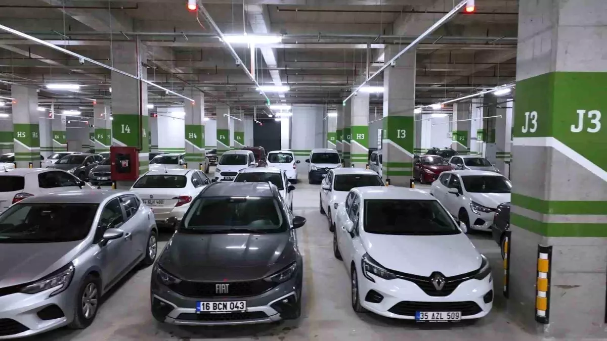Bursa Osmangazi Meydanı'nda 4 Katlı Otopark İnşa Edildi