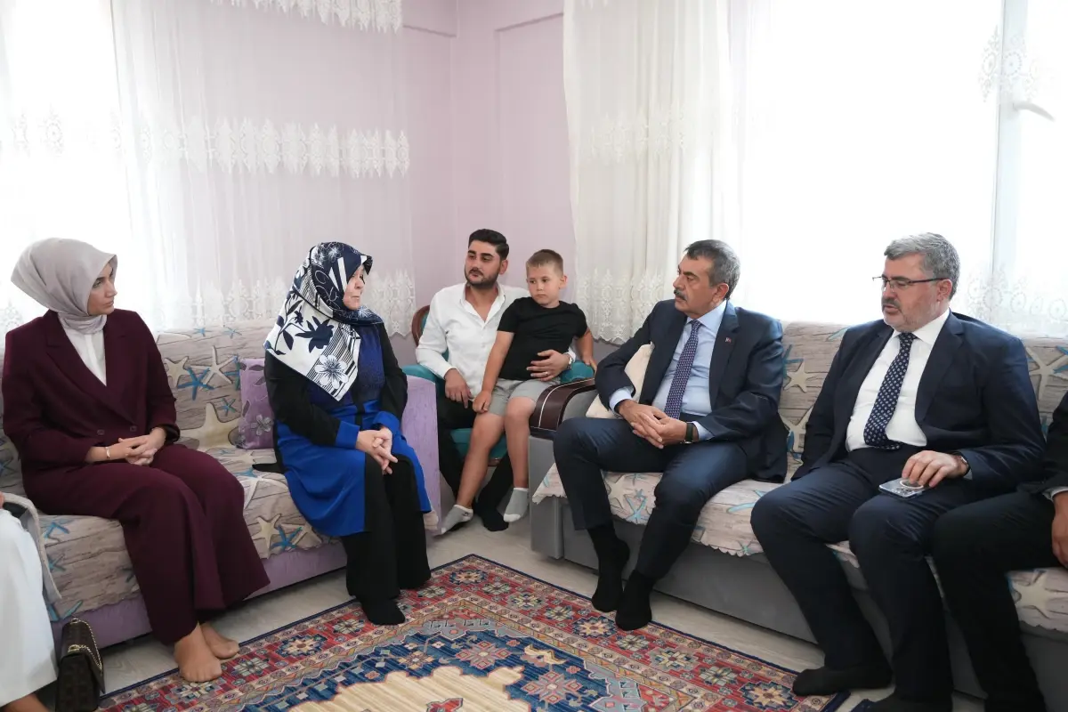 Bakan Yusuf Tekin Afyonkarahisar'da Ziyaretlerde Bulundu