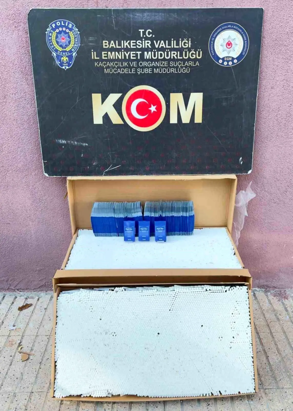 Balıkesir'de Kaçakçılık Operasyonu: 25 Bin Bandrolsüz Dolu Makaron Ele Ge geçirildi