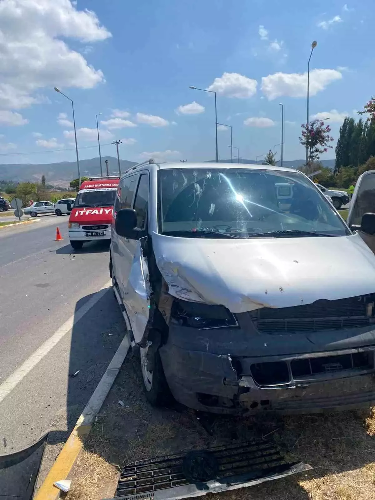 Balıkesir'de Trafik Kazası: 6 Yaralı