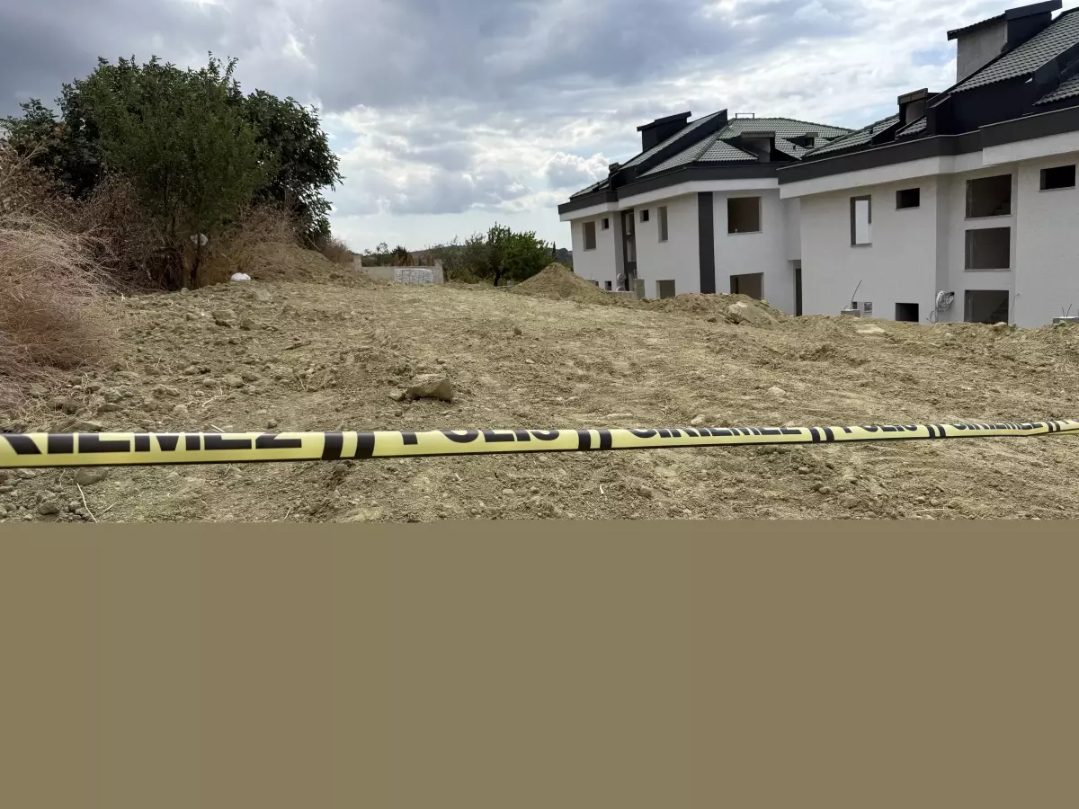 Büyükçekmece'de toprağa gömülü erkek cesedi bulundu
