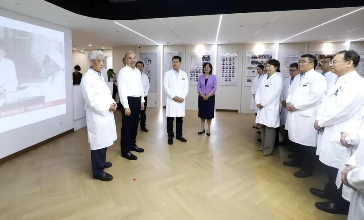 Çin Başbakan Yardımcısı Liu Guozhong, Sağlık Çalışanlarının Rolünü Vurguladı