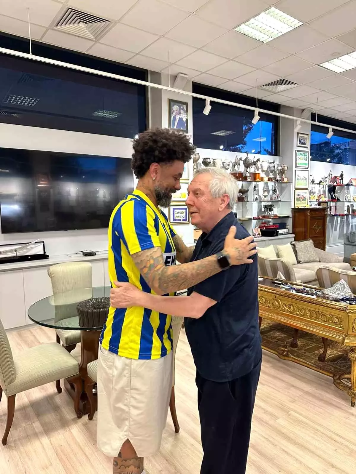 Cristian Baroni, Benfica Maçı İçin İstanbul'da Aziz Yıldırım'ı Ziyaret Etti
